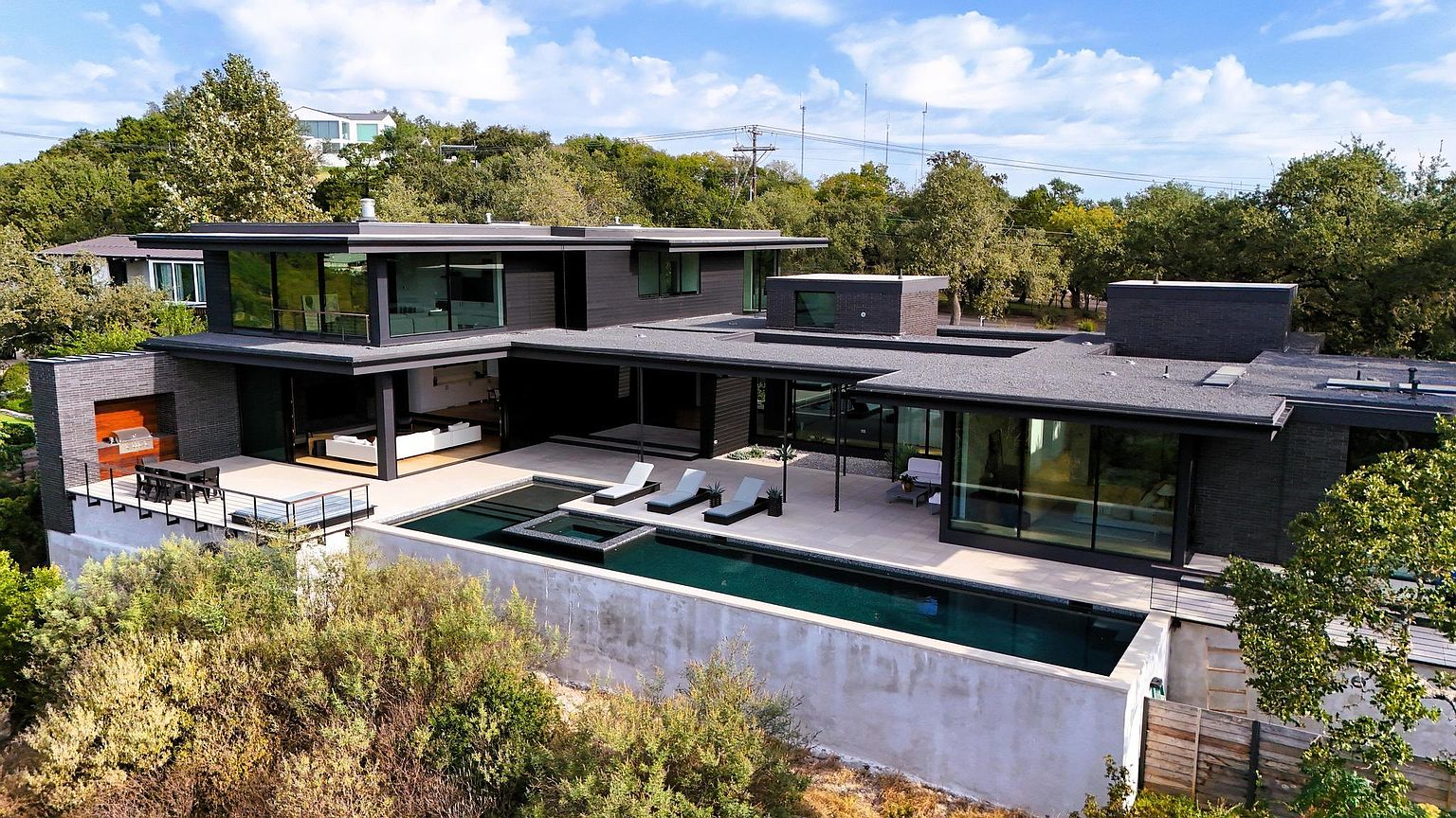 Contemporary Sanctuary with Infinity Pool in West Lake Hills