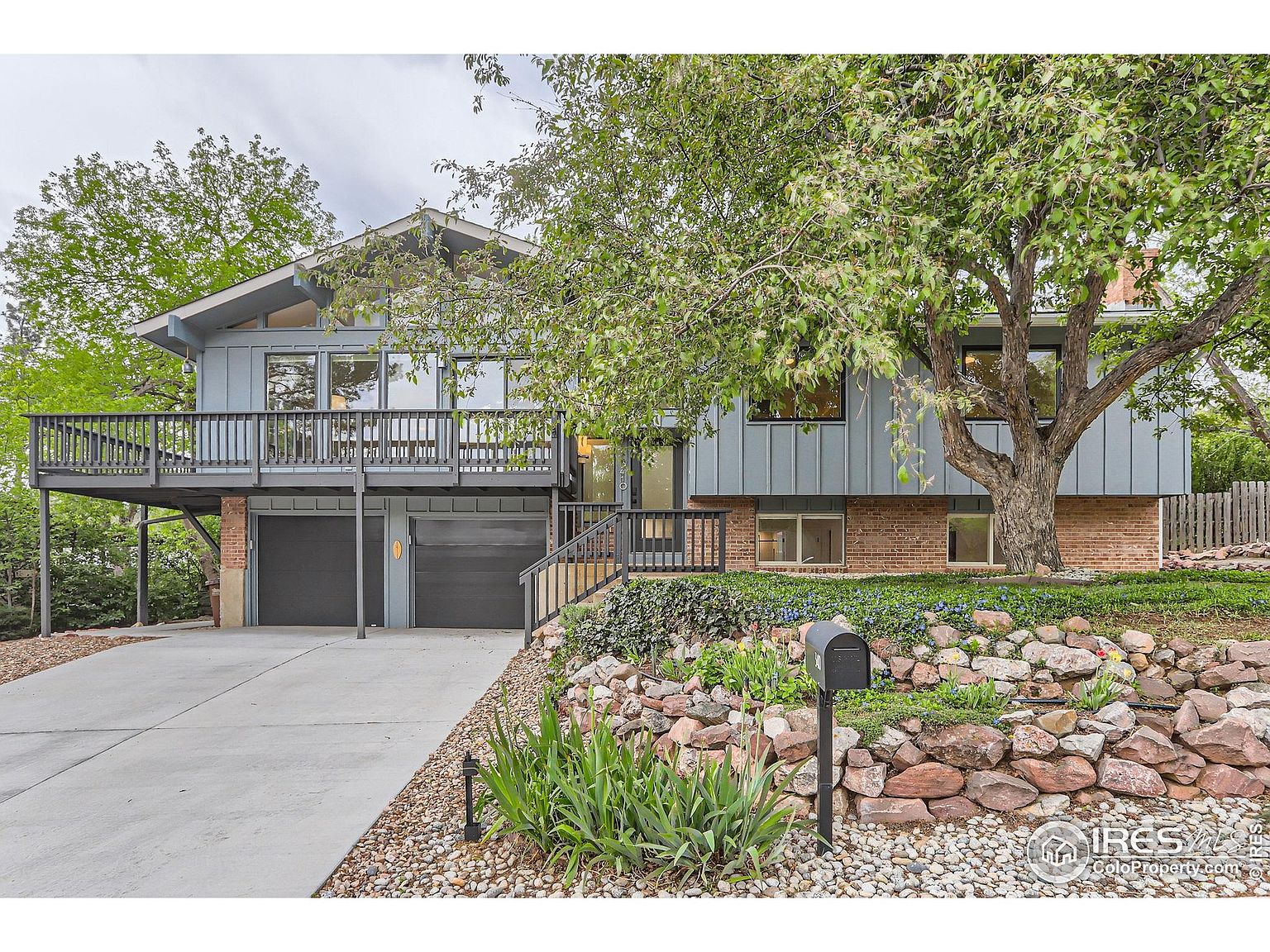 Mid-Century Modern Sophistication in Coveted South Boulder