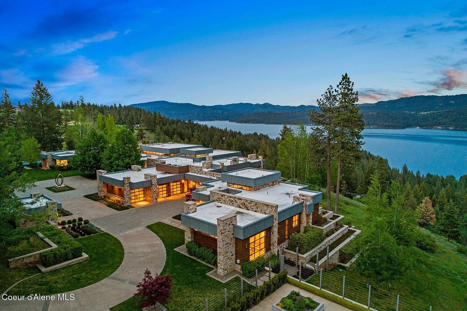 Pynewoods: Contemporary Lakefront Sanctuary at Black Rock