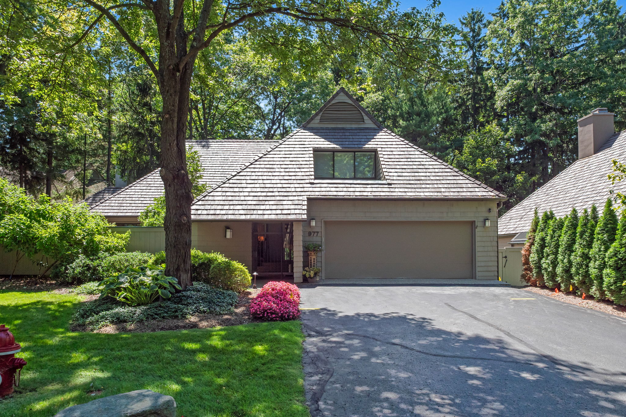 Architectural Sanctuary Amidst Bloomfield Hills' Forested Canopy