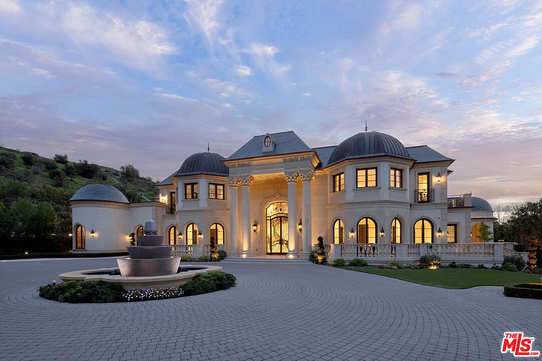 A European Estate Above the Malibu Hills, Built Without Compromise