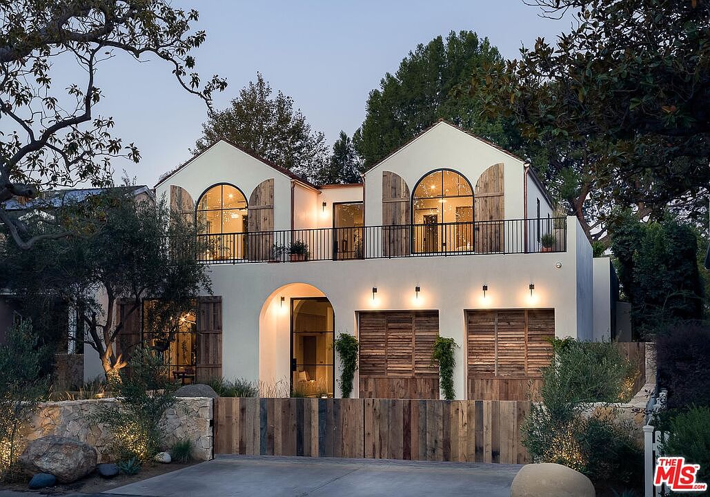 Architectural Masterpiece in Prestigious Longridge Estates