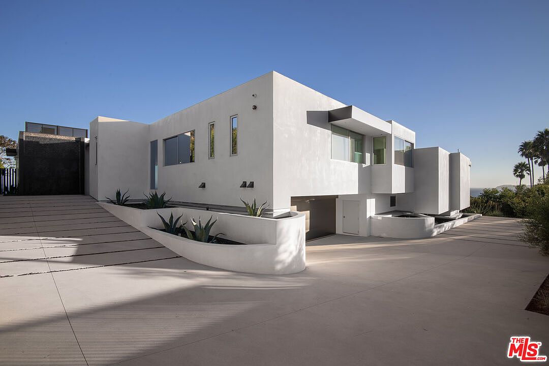 A Douglas Burdge Bluff Masterpiece Above Malibu Cove Colony