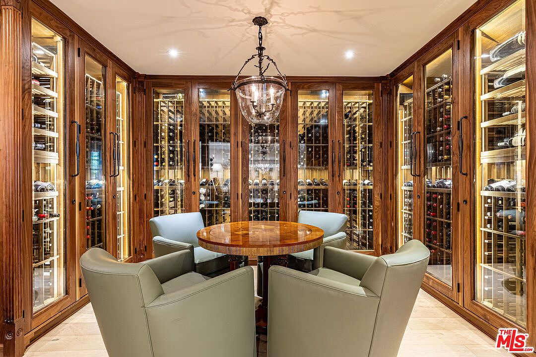 Celebrity-Pedigreed Estate Marries East Coast Elegance with California Living