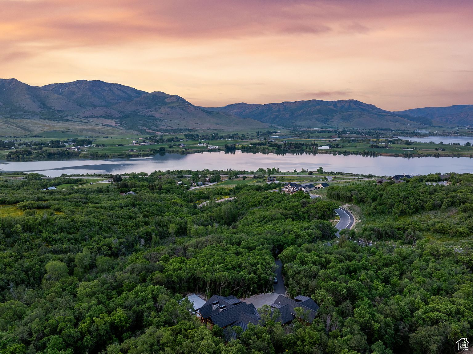 Mountain Estate Sanctuary Atop Pineview Overlook