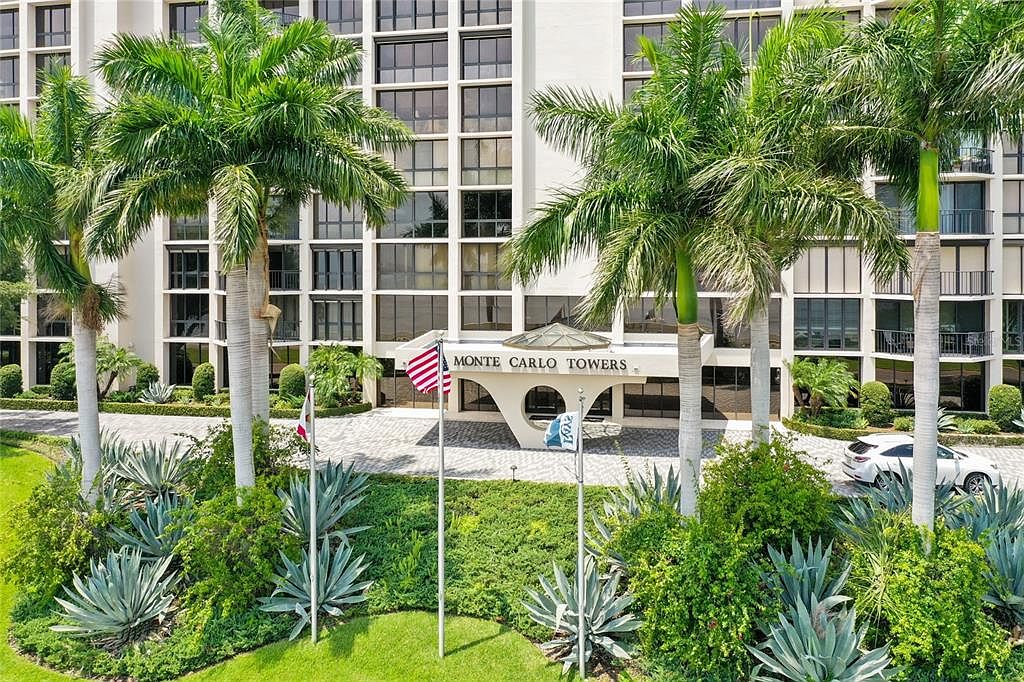 Penthouse Paradise: 24th-Floor Mansion in the Sky