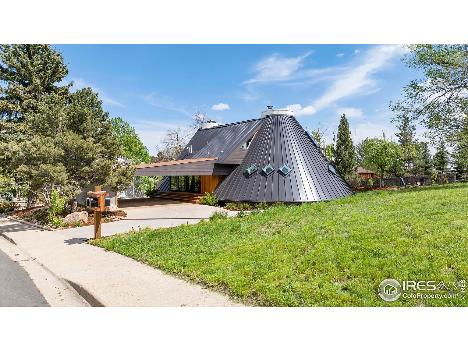 Charles Haertling's Sculptural Masterpiece in Boulder's Foothills