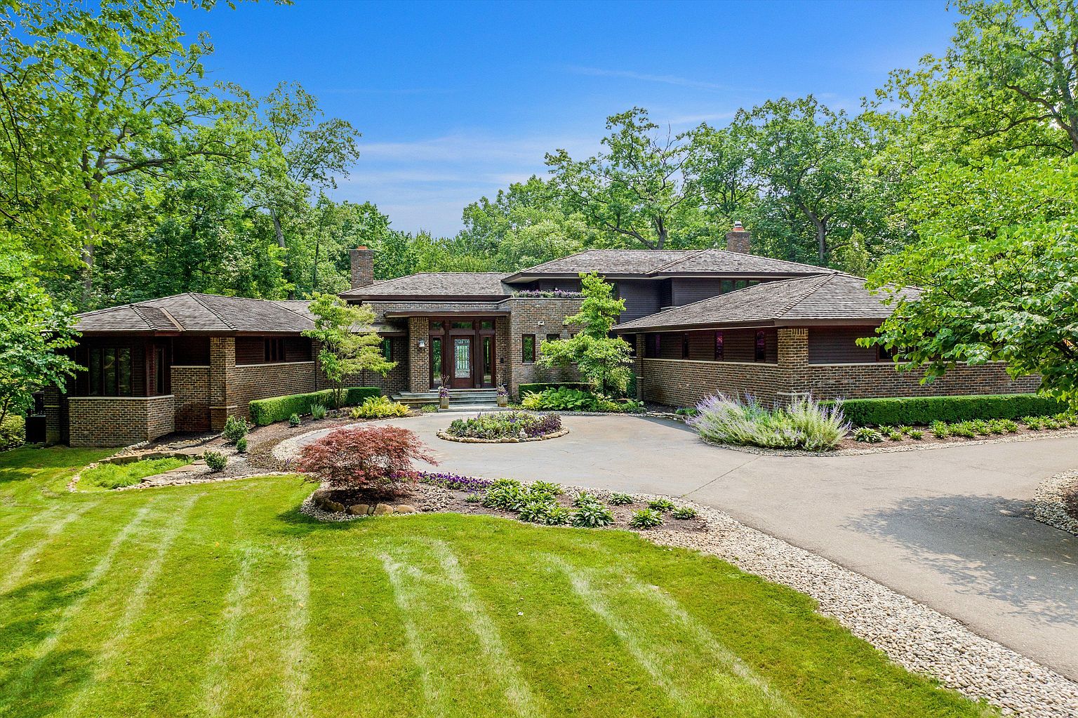 Award-Winning Contemporary Estate Where Eastern Meets Western Design