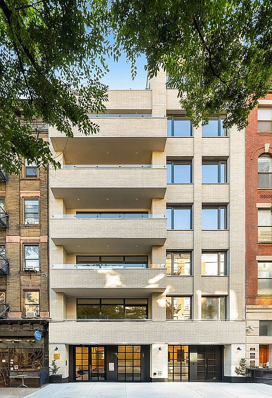 Exclusive Full-Floor Residence at 420 East 75th Street