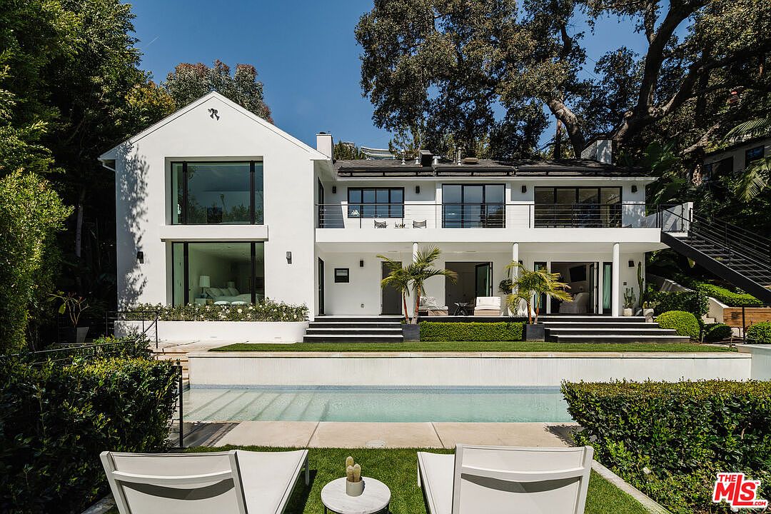 Contemporary Hollywood Hills Sanctuary with Dual Primary Suites