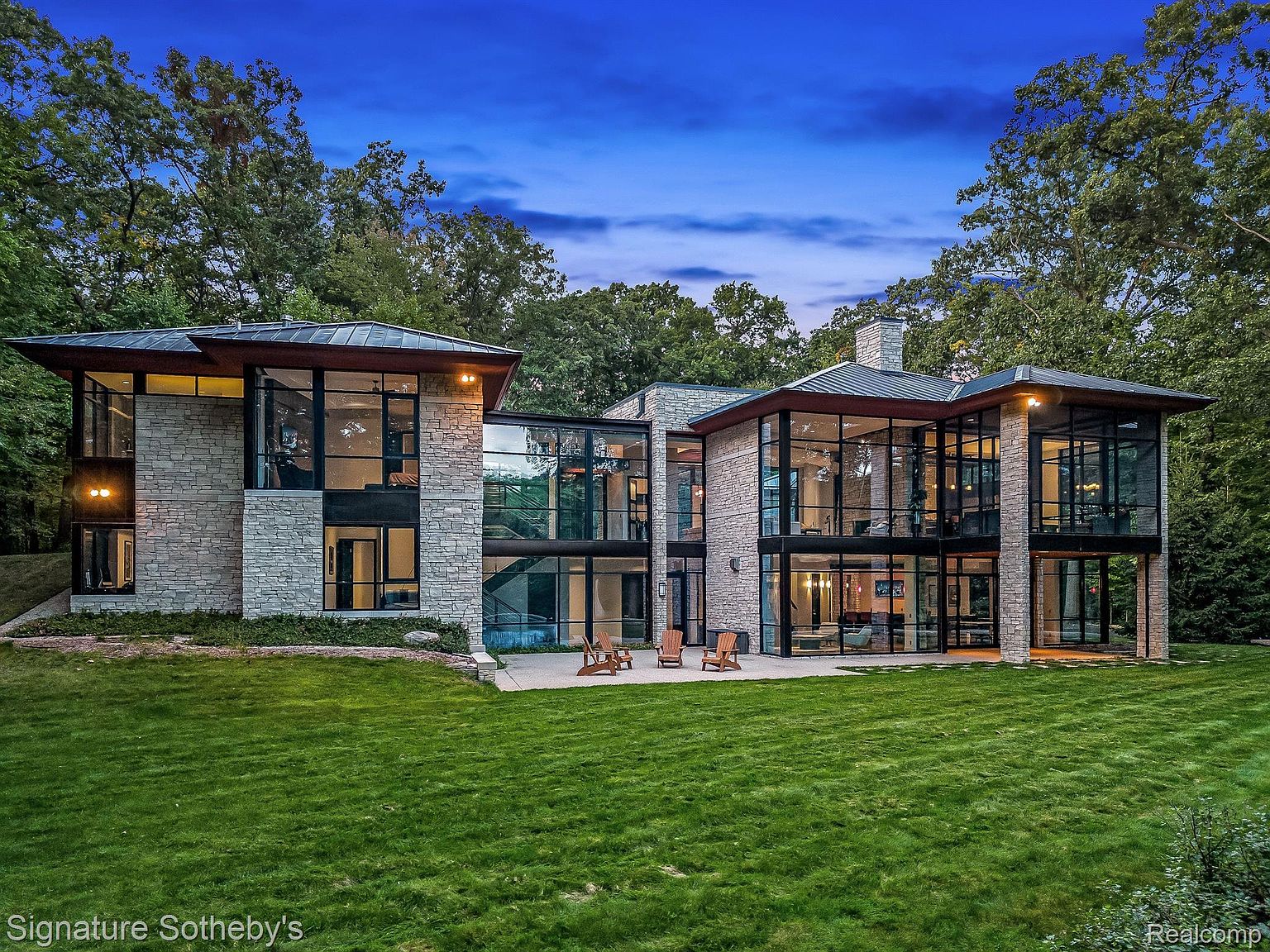 Award-Winning Forest Sanctuary Redefines Contemporary Living