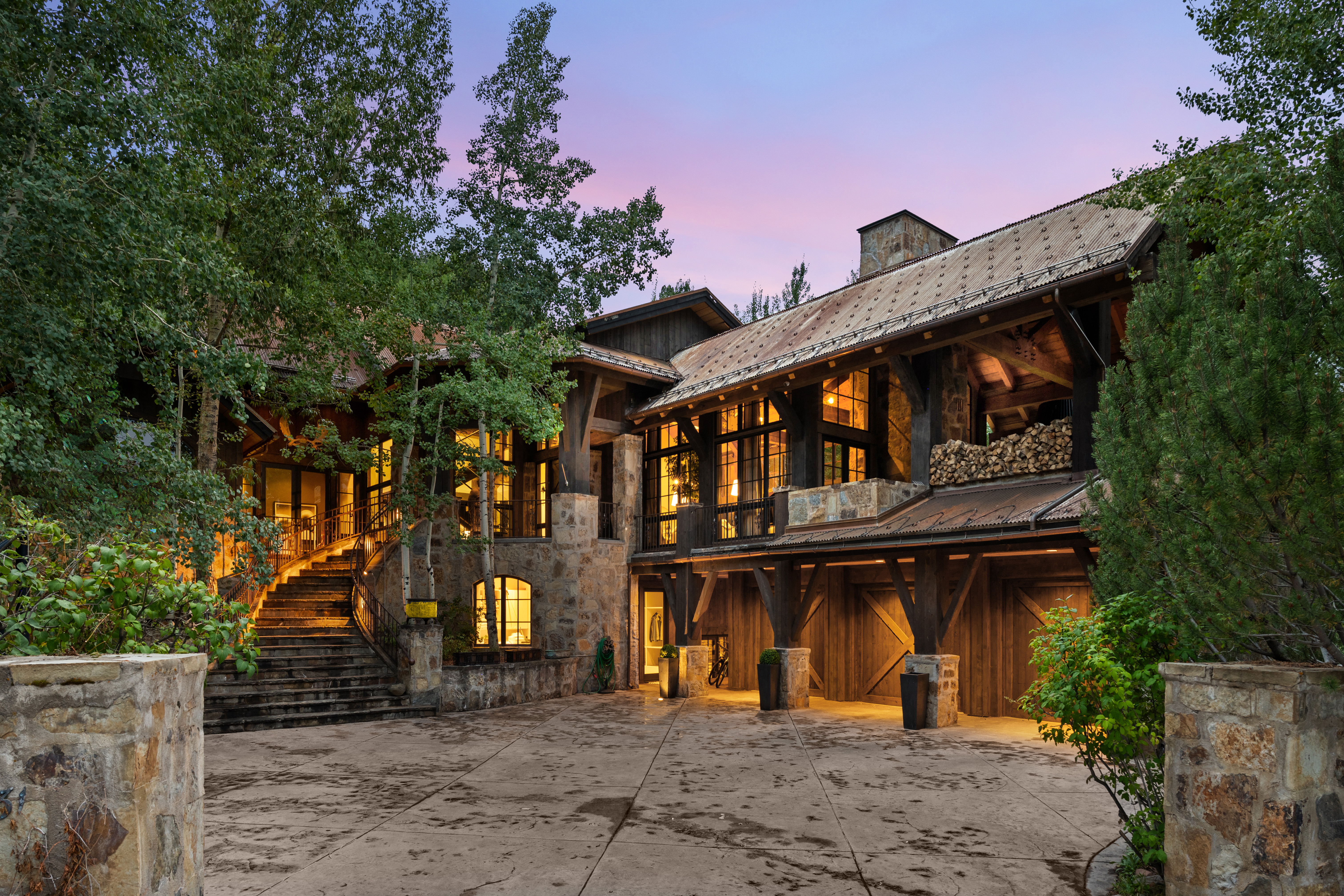 Ski-In, Ski-Out Waterfall Estate in Five Trees