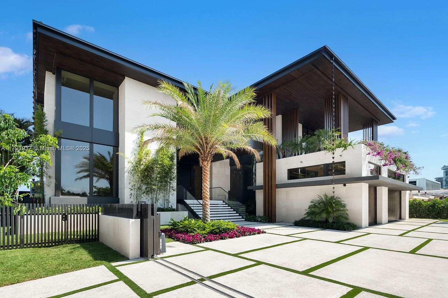 Tropical Modern Masterpiece on Biscayne Bay