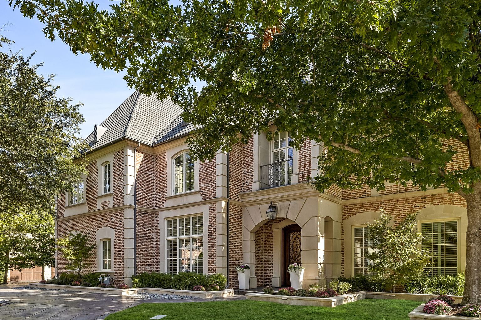 Glen Abbey Estate: Hawkins-Wellwood Excellence by Tranquil Creek