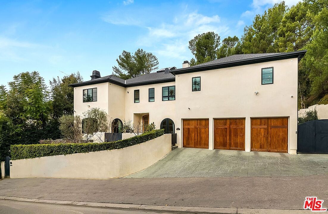 Architectural Masterpiece in Hidden Valley Estates