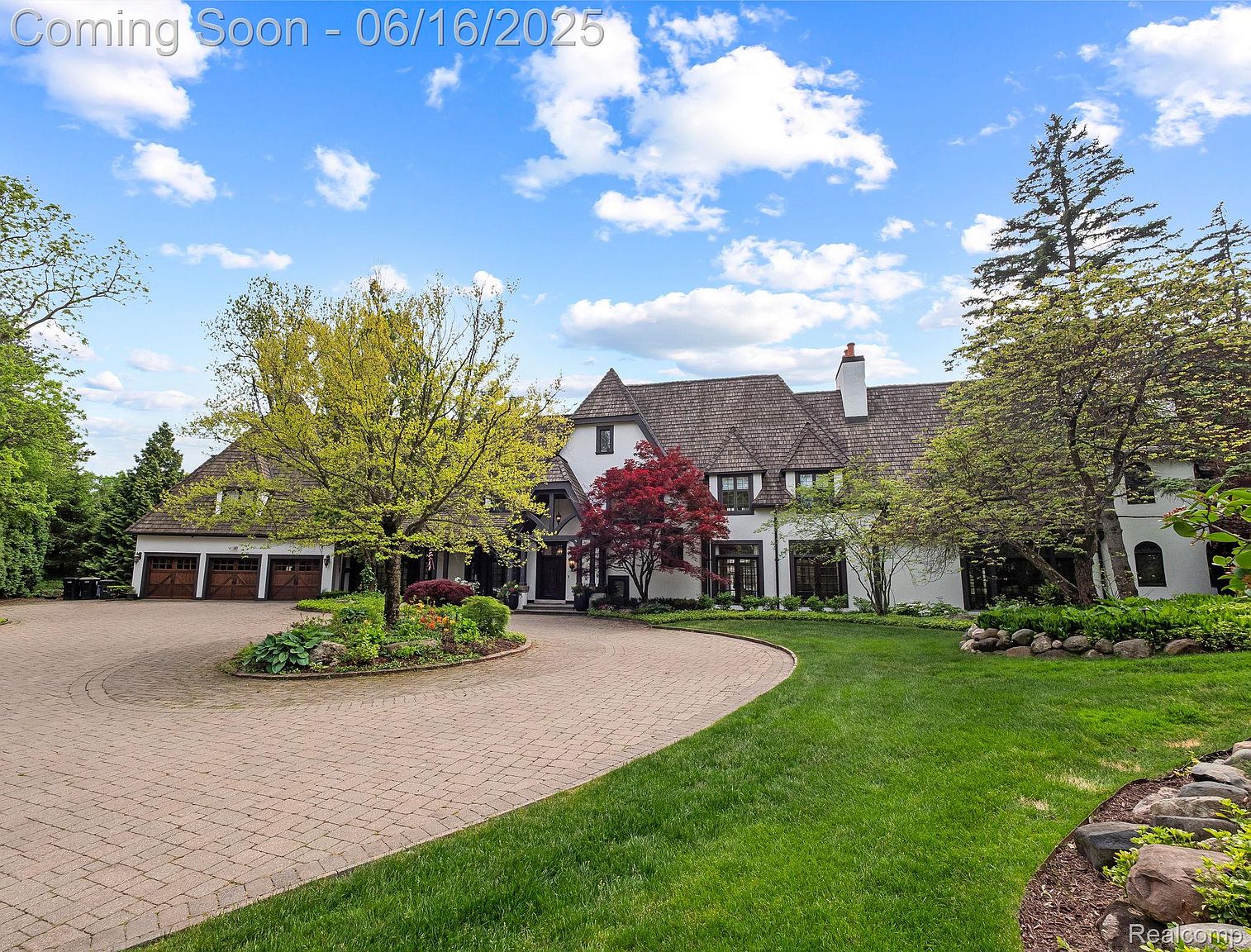 Prestigious Bloomfield Hills Estate on Valley Road