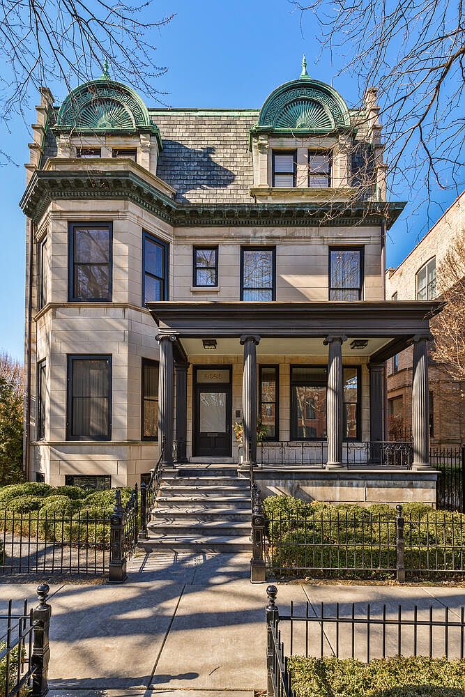 Lincoln Park Multigenerational Estate with Private Coach House