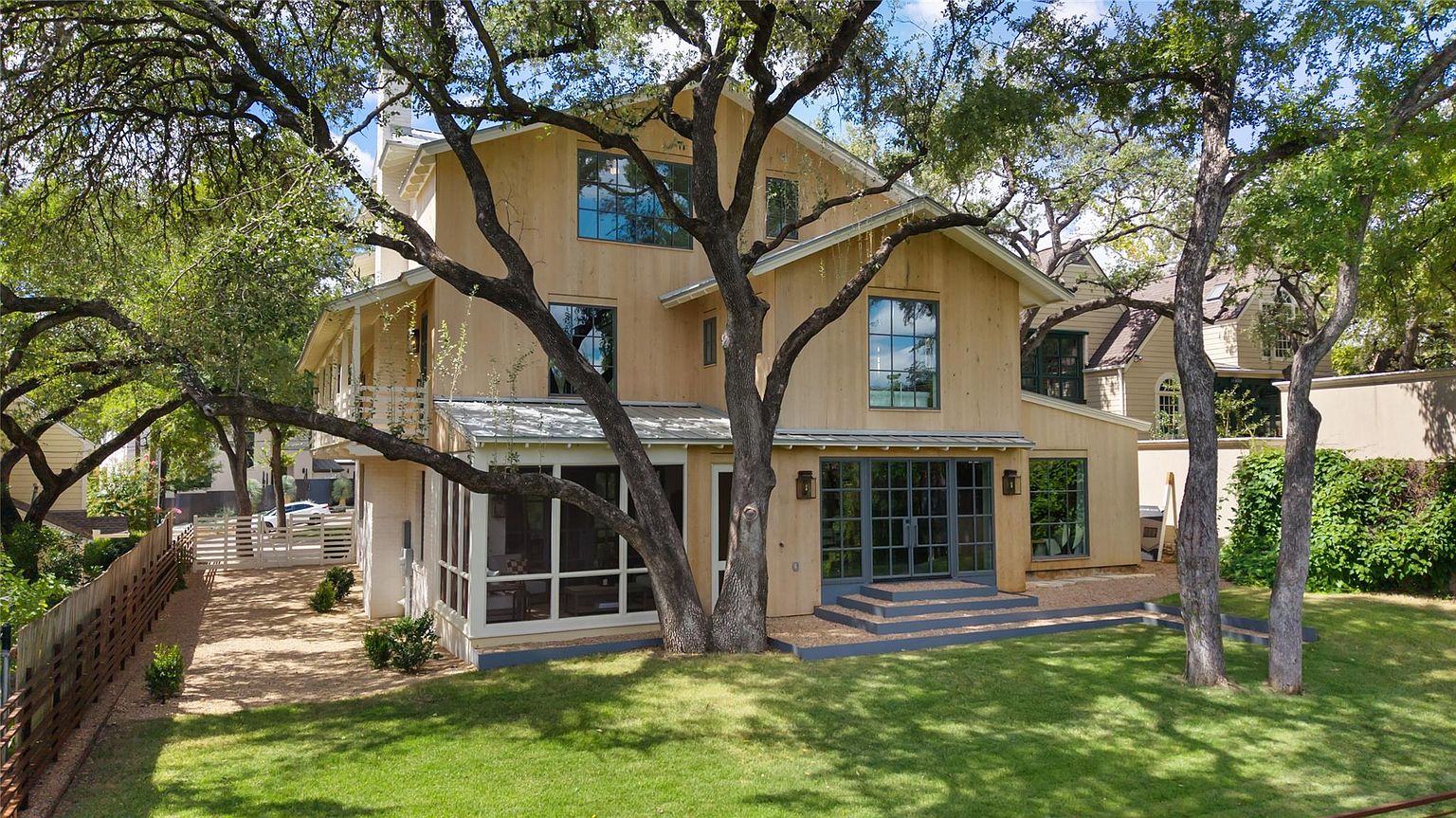 The Heritage House: Architectural Distinction Along Shoal Creek