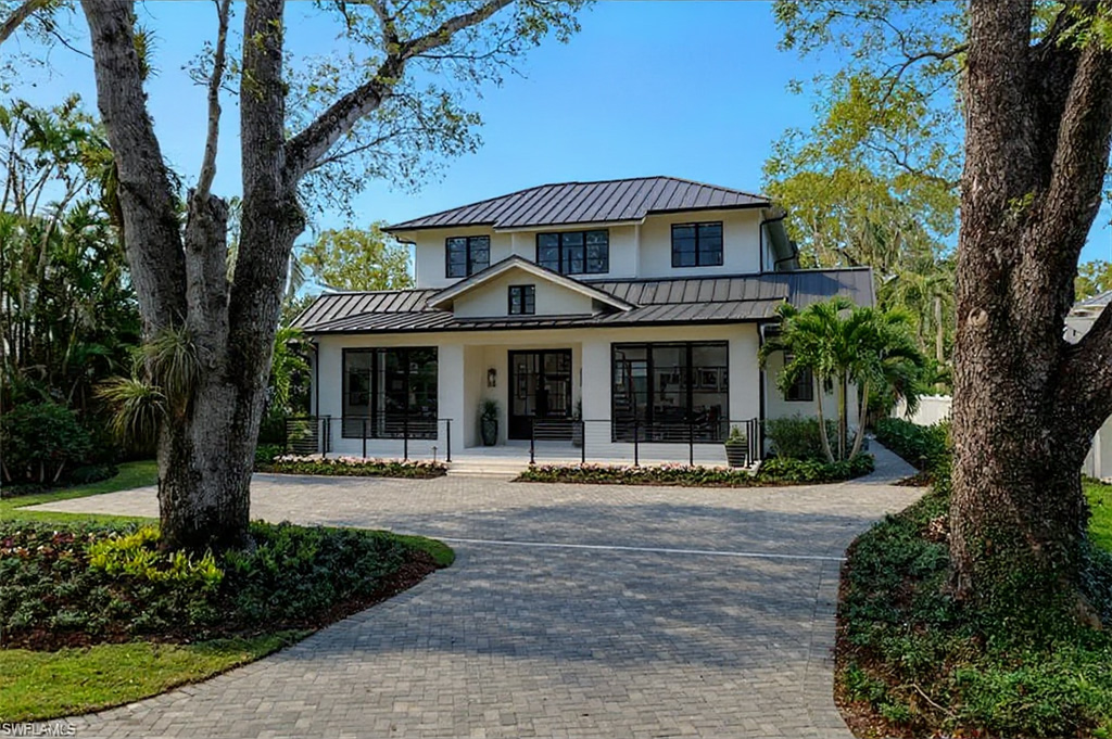 Modern Masterpiece in Downtown Naples' Cultural Heart