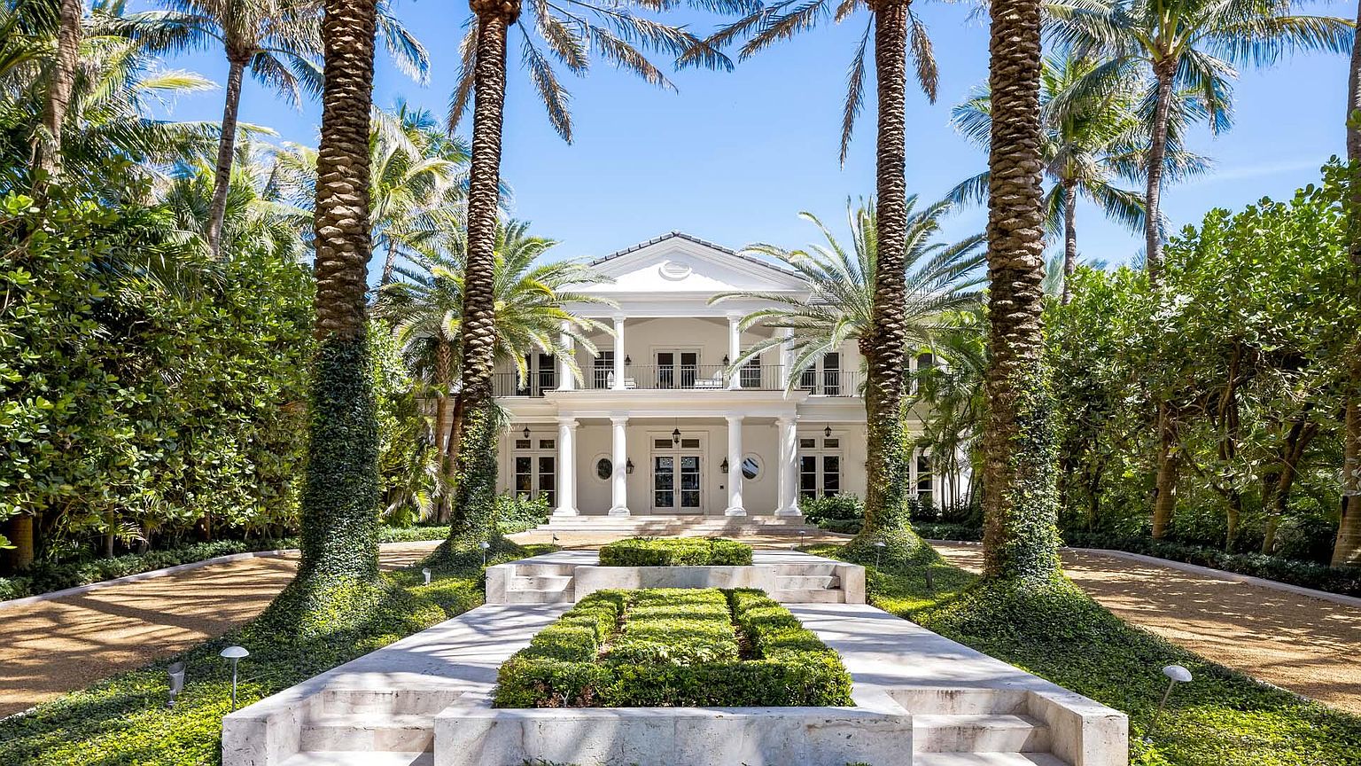 Direct Oceanfront Bermuda Estate in Prestigious Palm Beach