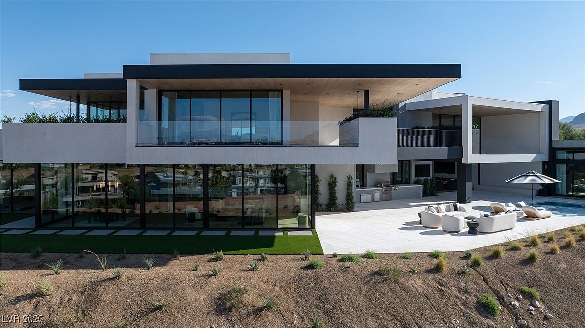 Architectural Masterpiece in Summit Club's Exclusive Desert Sanctuary