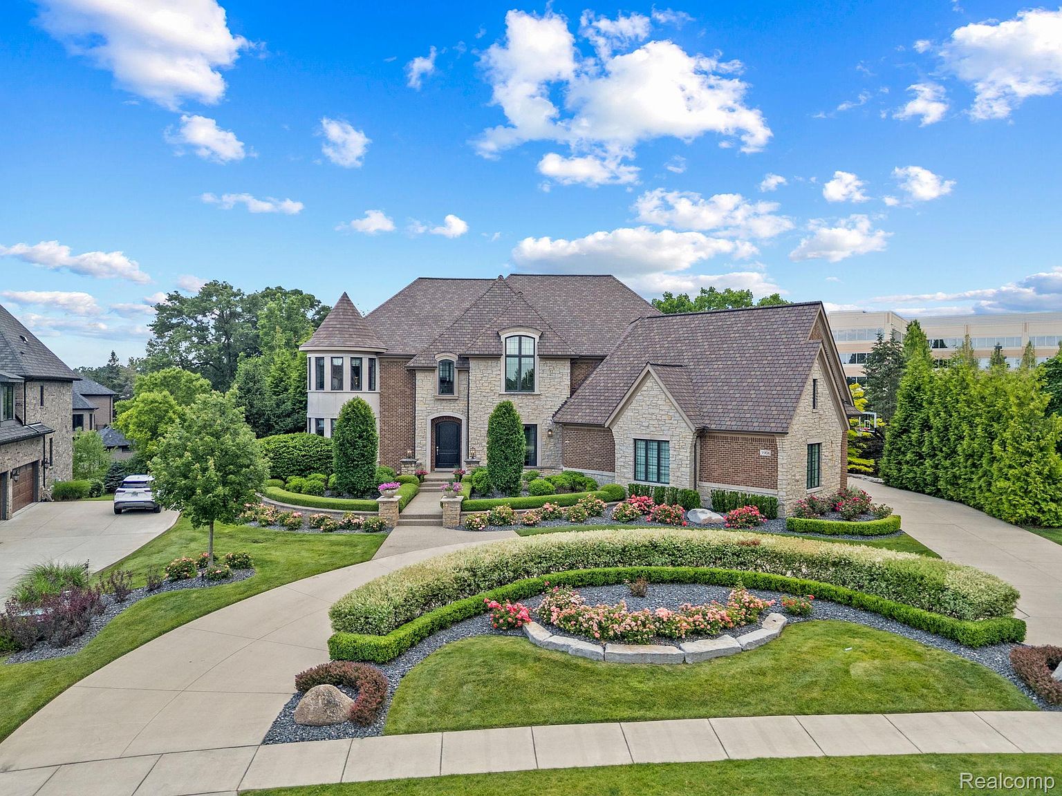 Butler Ridge Estate: Architectural Mastery on Private Acreage