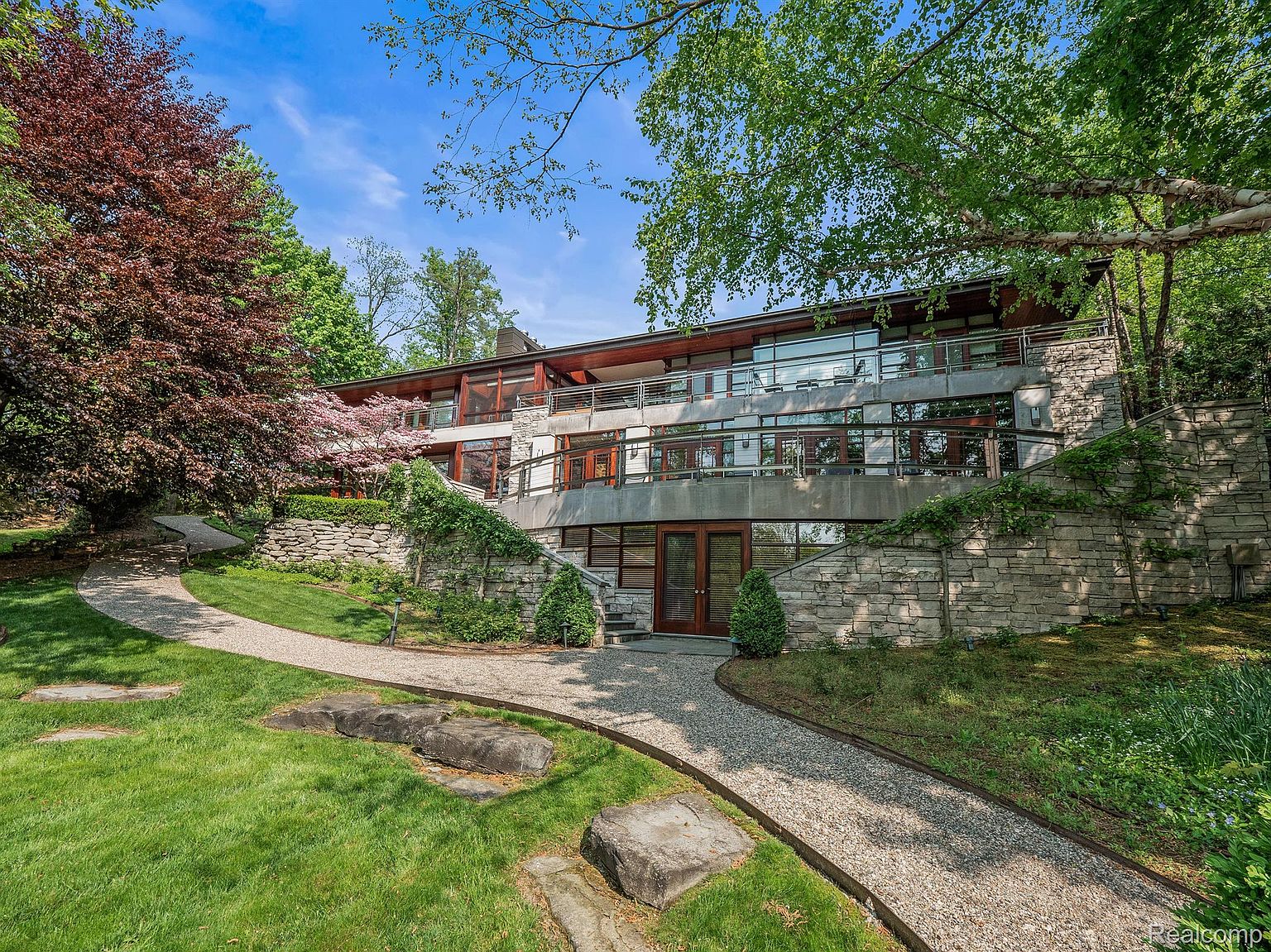 Frank Lloyd Wright-Inspired Sanctuary in Birmingham's Heart