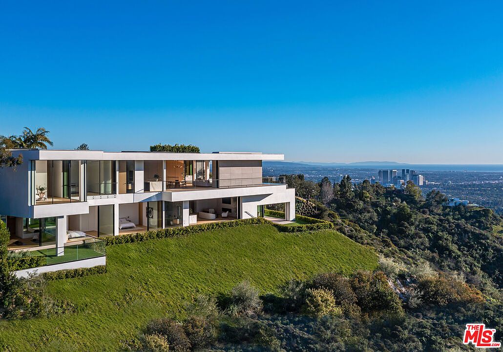 Paul McClean's Architectural Masterpiece in Trousdale Estates