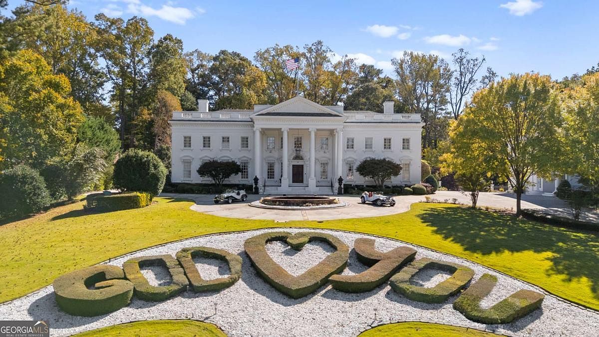 A Presidential Legacy Estate Reimagined for Private Grand Living