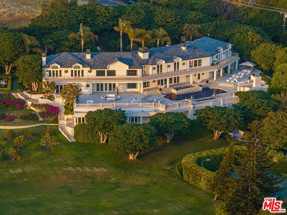 A Private Pacific Estate Where Malibu Reveals Its Finest Self