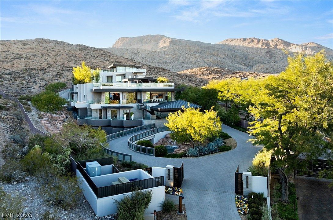 SkySide: A Triple-Gated Desert Architectural Masterpiece