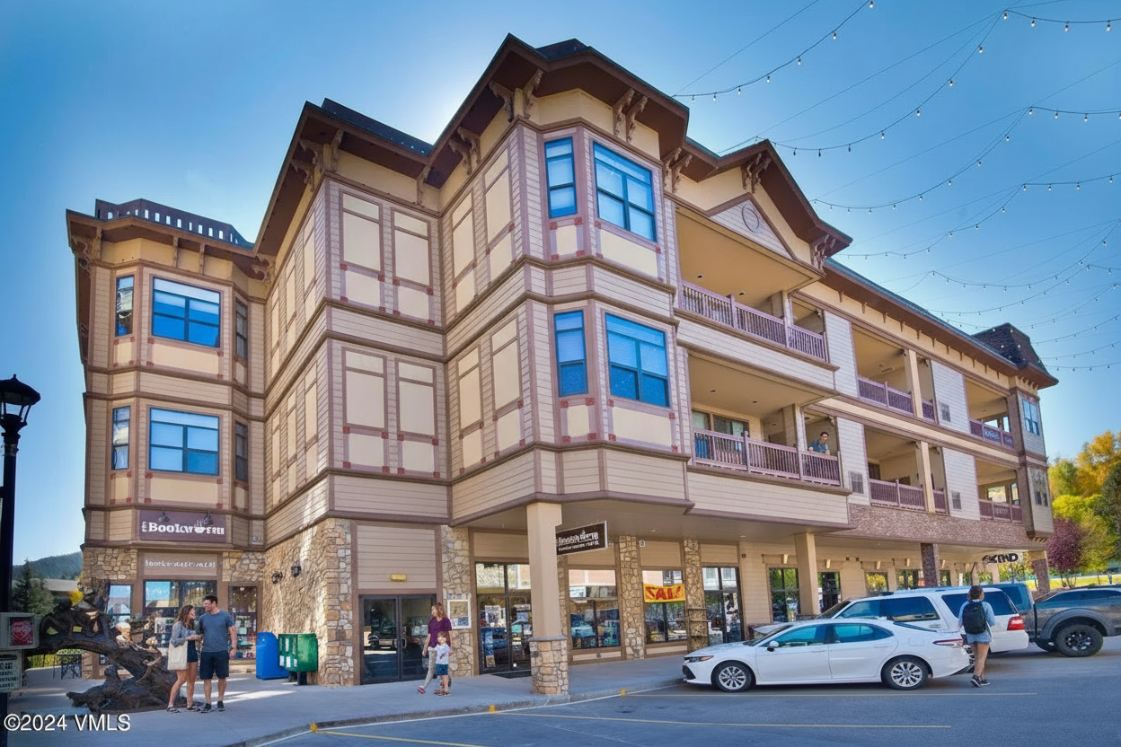 Modern Masterpiece Overlooking Edwards' Riverwalk District
