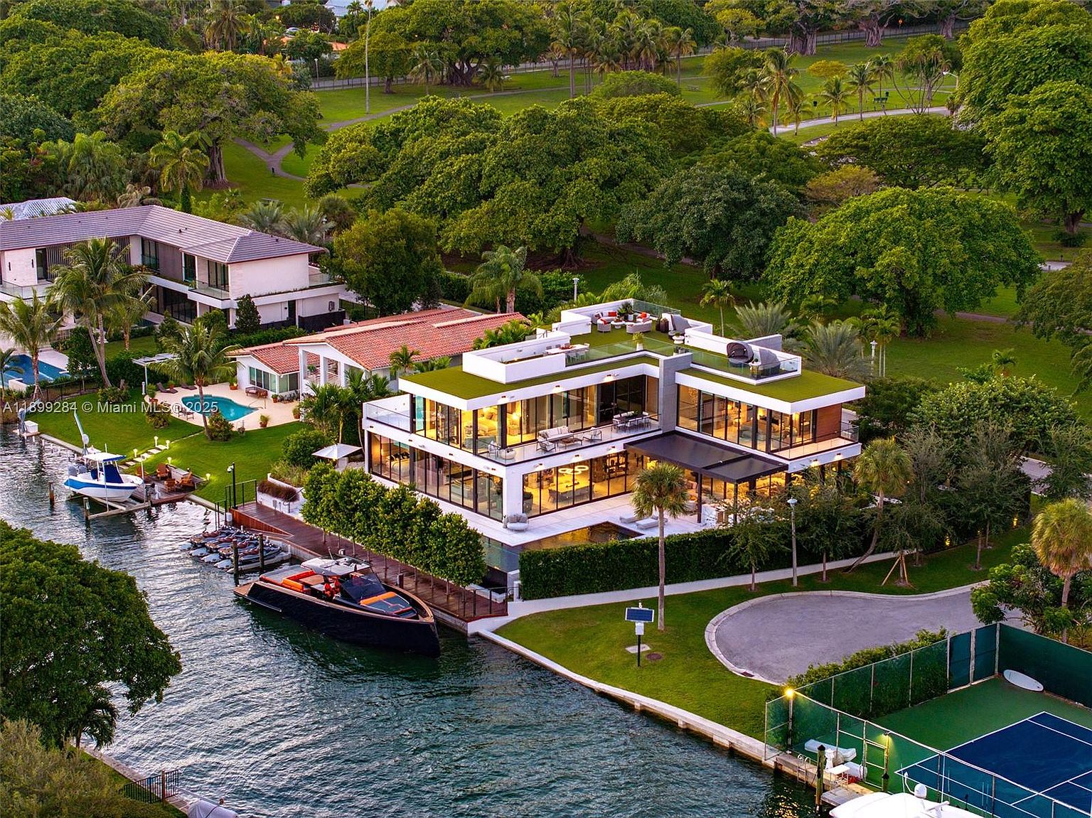 Casa Moderne: Bay Point's Crown Jewel of Waterfront Architecture
