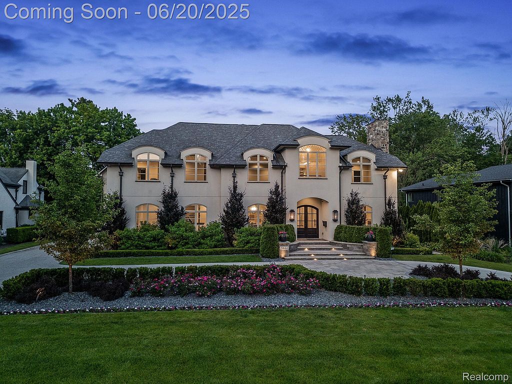 Resort-Style Estate on Private Nature Preserve Grounds