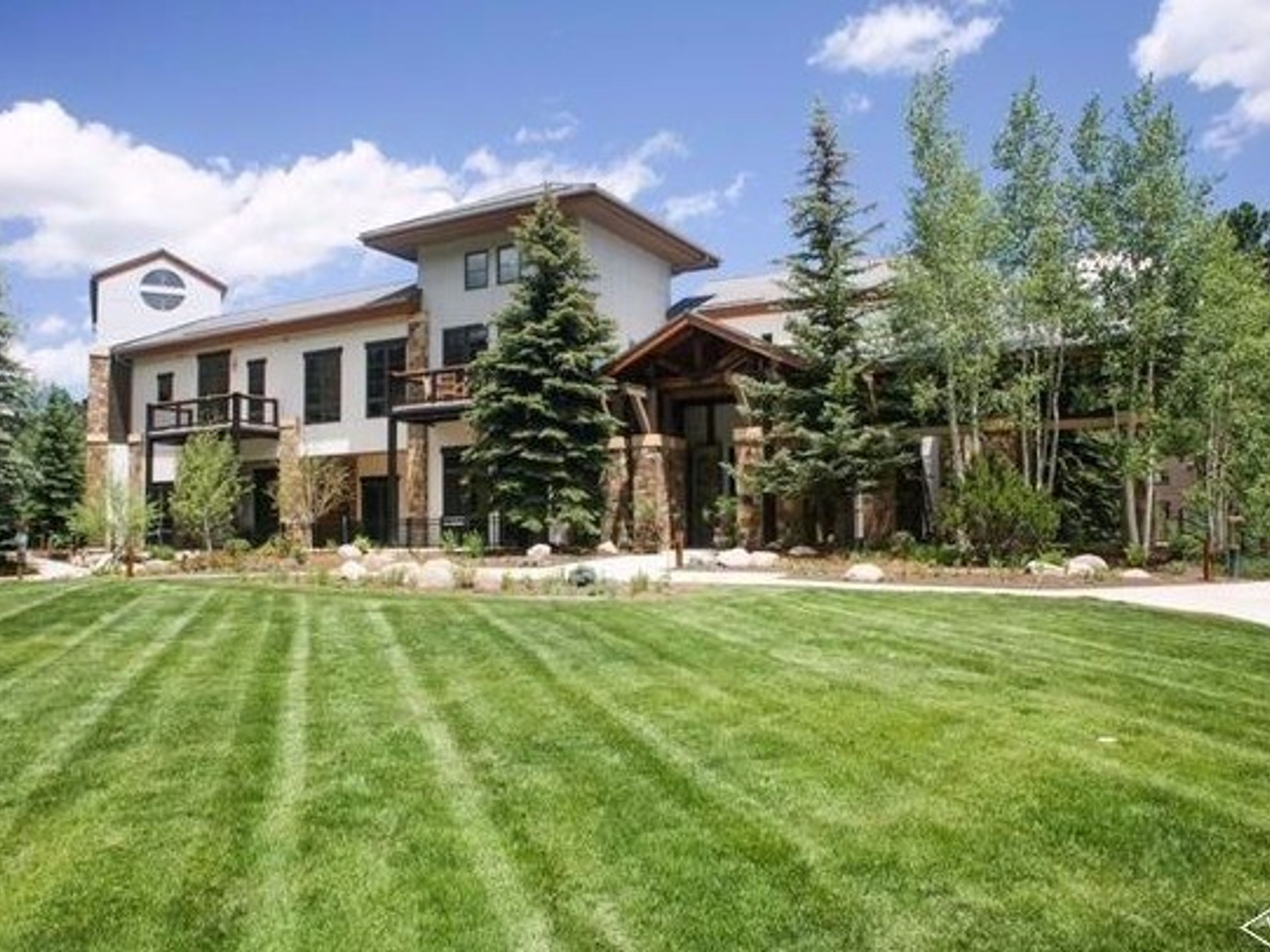 Penthouse River Sanctuary in Avon Premier LEED Building