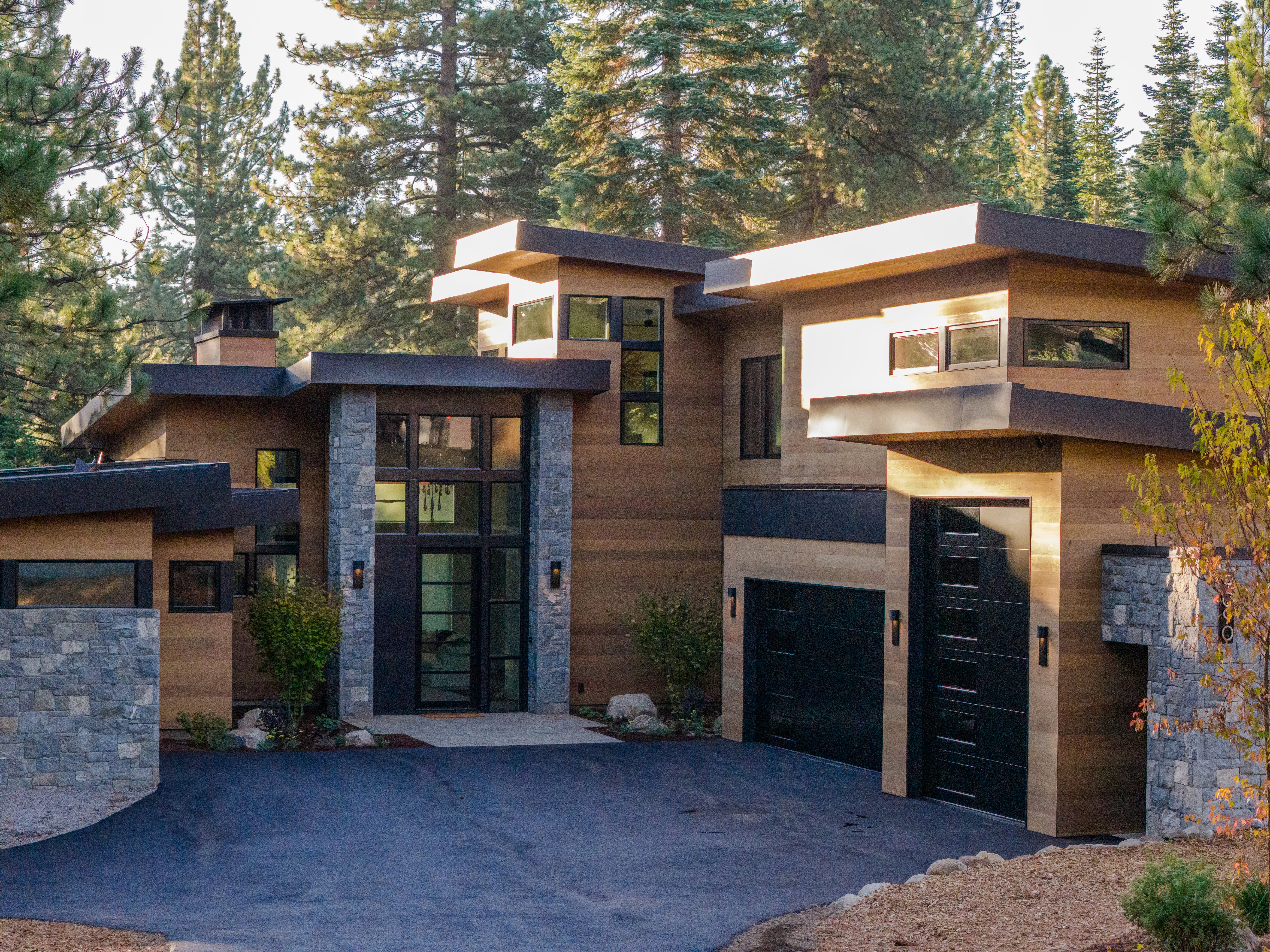 Contemporary Mountain Architecture Meets Protected Forest Views