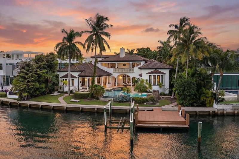 A Waterfront Estate Where Biscayne Bay Meets Refined Living