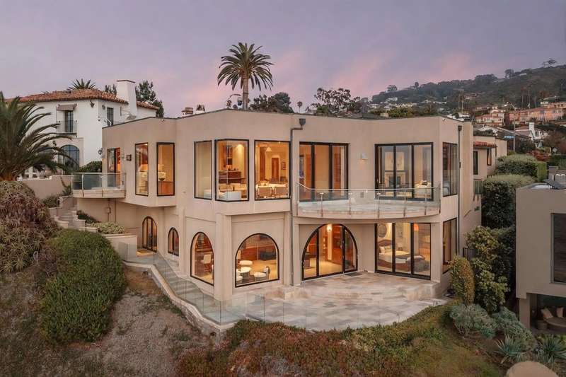 Billionaire's Bluff Oceanfront Estate with Panoramic Pacific Views
