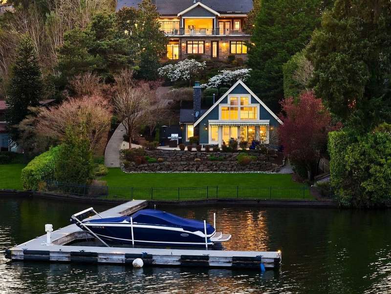Ninety Feet of Lake Washington Waterfront on Mercer Island's Coveted North End