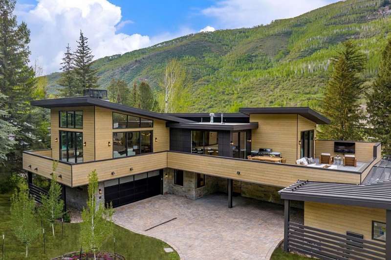Gorehaus: A Mountain Contemporary Masterpiece Commanding the Gore Range