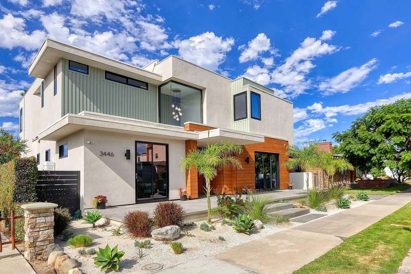 Contemporary Crown Point Estate With Panoramic Bay Views