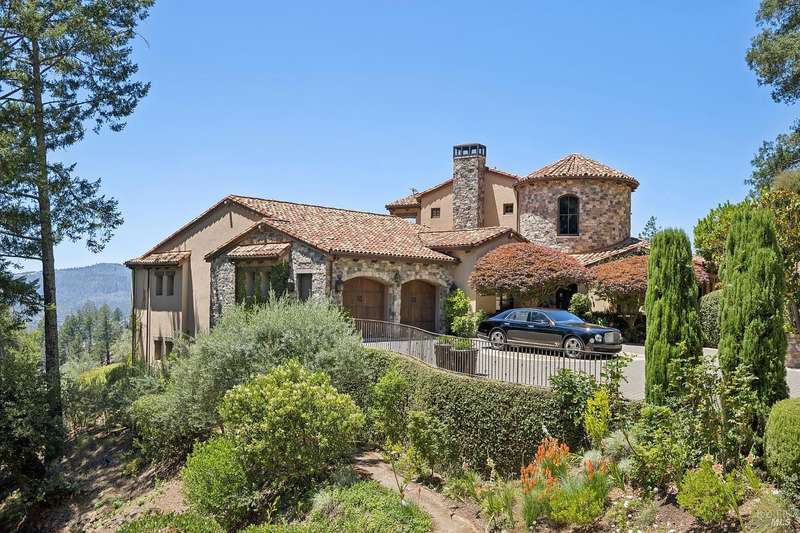 La Vid: A Sovereign Estate Above the Valley of the Moon