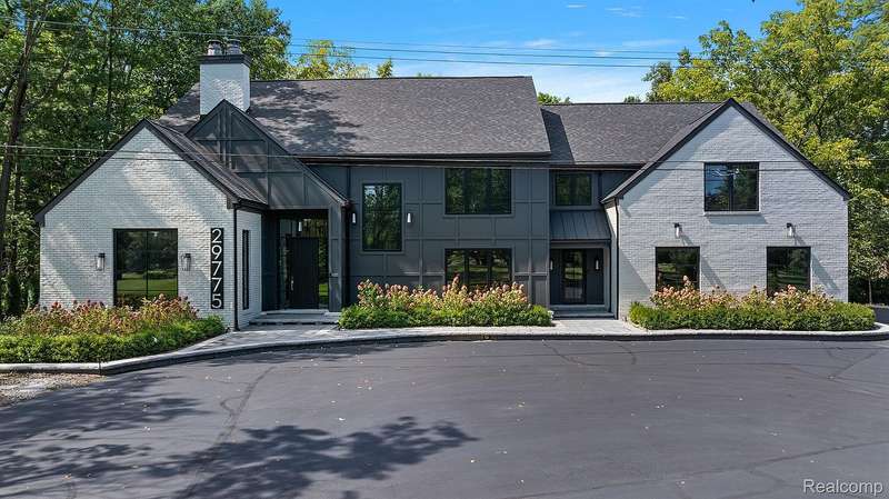 Prestigious Bingham Farms Estate