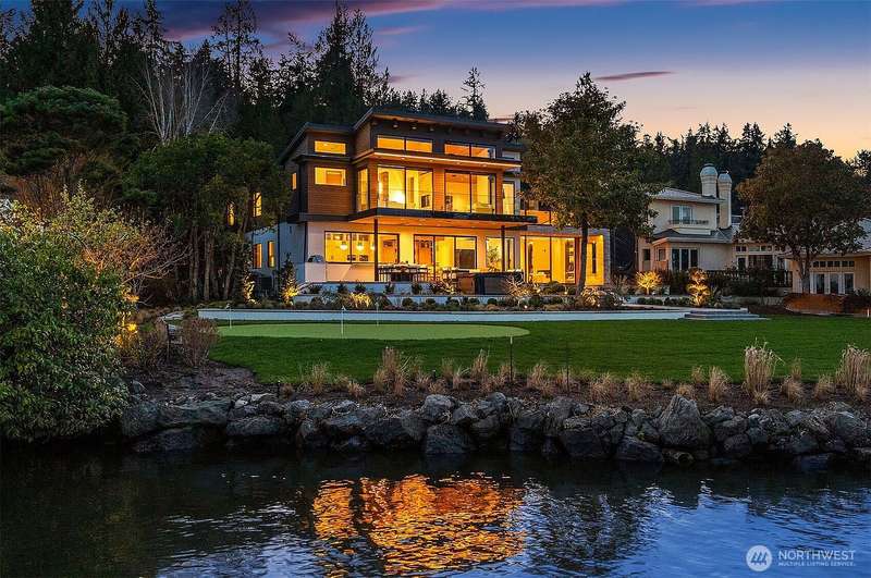 121 Feet of No-Bank Lake Washington Shoreline, Newly Built
