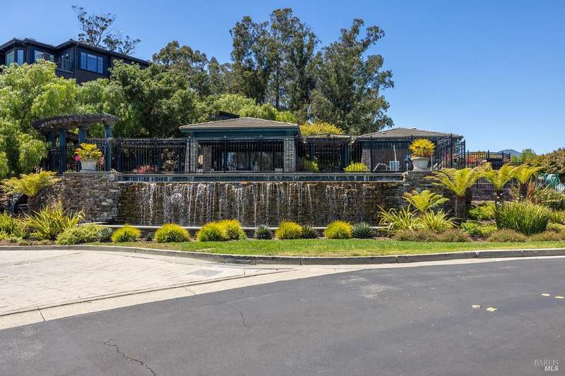 Exquisite De Silva Island Townhome with San Francisco Views