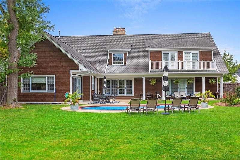 Prestigious Nantucket Estate on East Glenview's Pleasant Lane