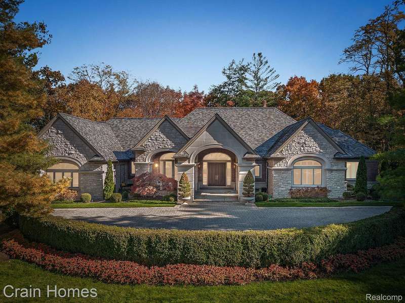 Architectural Sanctuary on Hidden Ridge, Bloomfield Hills