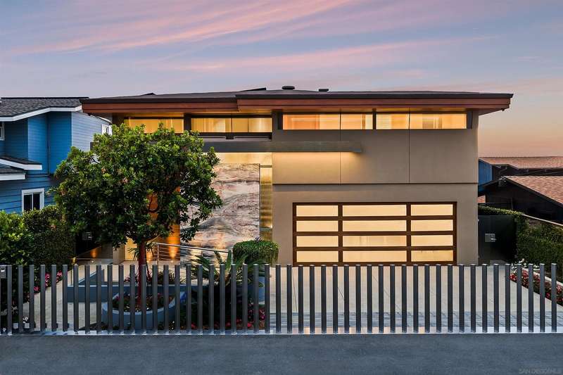 The Last Unrepeatable Bluff Estate Above the Pacific