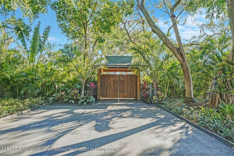 Modernist Masterpiece Defines Palm Beach County Estate Living