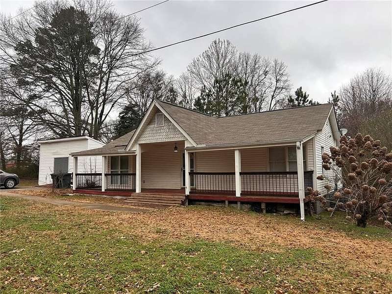 Historic 1937 Roopville Cottage with Southern Charm